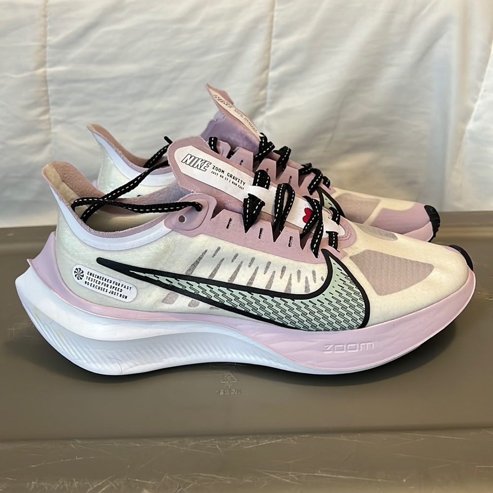 Nike zoom gravity New, U Complete Me nwot